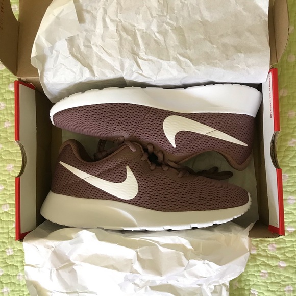 Women's Nike Tanjun - Picture 2 of 6